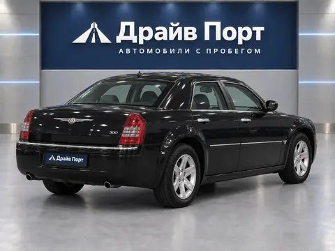 Chrysler 300 2004, вид сзади