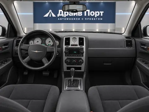 Chrysler 300 2004, панель приборов