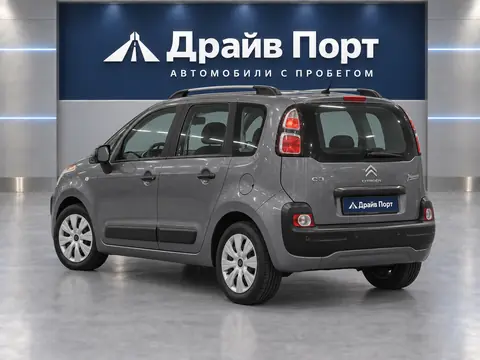 Citroen C3 Picasso 2012, вид сзади