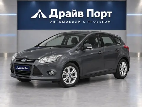 Ford Focus 2013, вид спереди