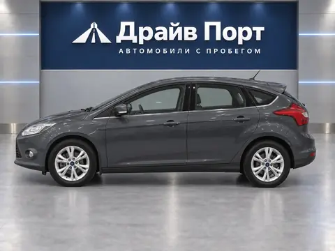 Ford Focus 2013, вид сбоку