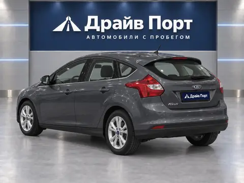 Ford Focus 2013, вид сзади
