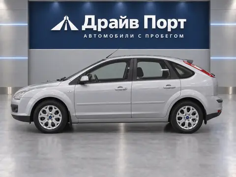 Ford Focus 2007, вид сбоку