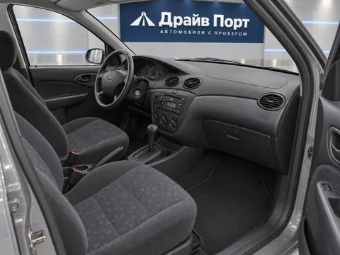 Ford Focus 2002, салон