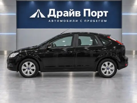 Ford Focus 2007, вид сбоку