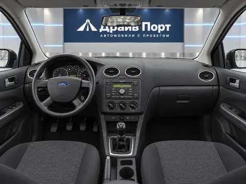 Ford Focus 2007, панель приборов