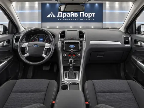 Ford Mondeo 2012, панель приборов