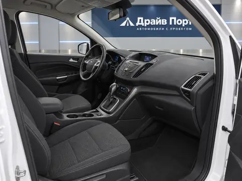Ford Kuga 2014, салон