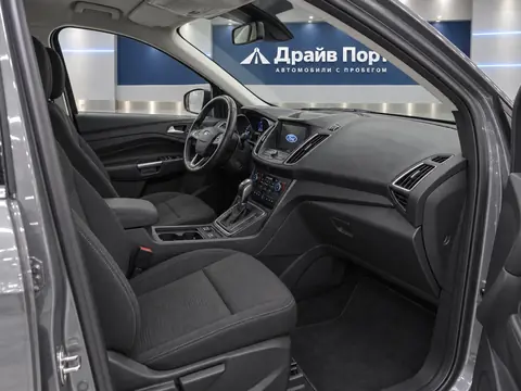 Ford Kuga 2018, салон