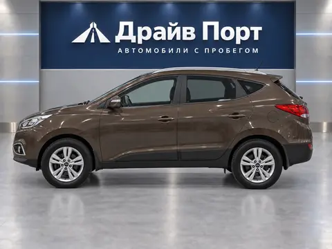Hyundai ix35 2013, вид сбоку