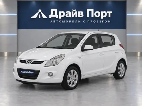 Hyundai i20 2009, вид спереди