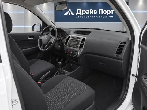 Hyundai i20 2009, салон