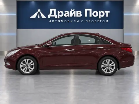 Hyundai Sonata 2011, вид сбоку