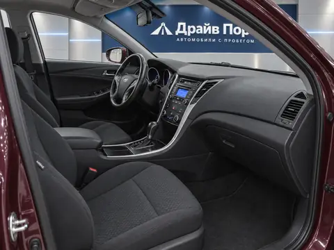 Hyundai Sonata 2011, салон
