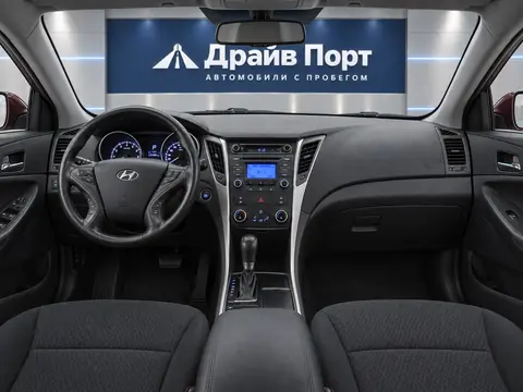 Hyundai Sonata 2011, панель приборов