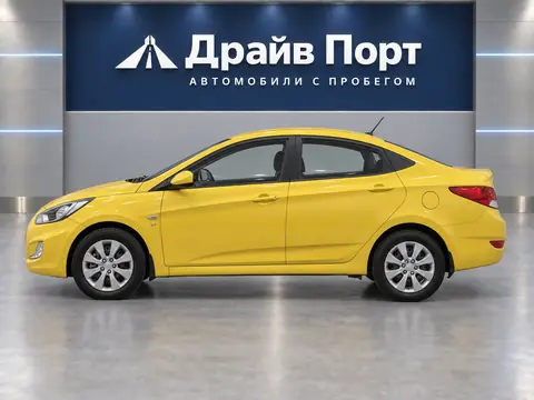 Hyundai Solaris 2014, вид сбоку