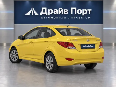 Hyundai Solaris 2014, вид сзади