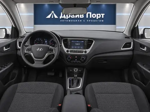 Hyundai Solaris 2019, панель приборов