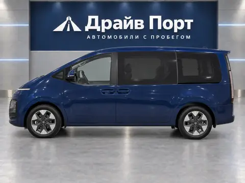 Hyundai Staria 2022, вид сбоку