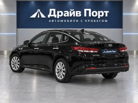 Kia Optima 2019, вид сзади