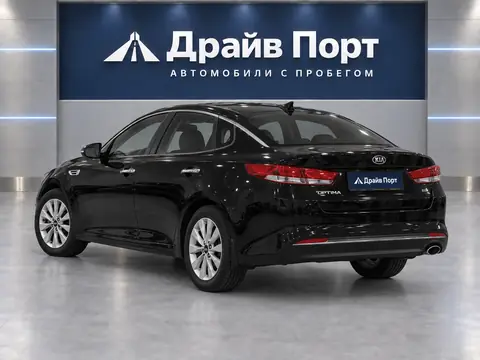Kia Optima 2017, вид сзади