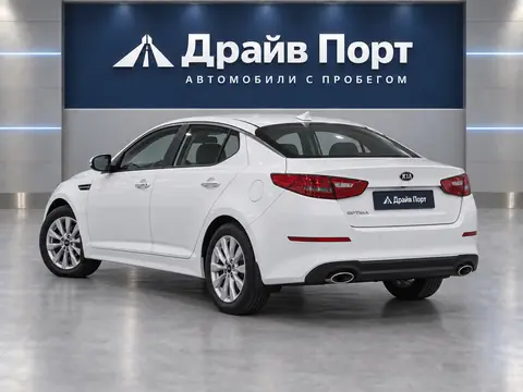 Kia Optima 2015, вид сзади