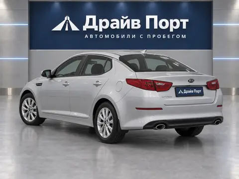 Kia Optima 2015, вид сзади