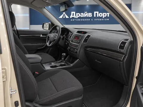 Kia Sorento 2013, салон