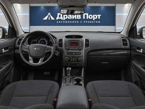Kia Sorento 2013, панель приборов