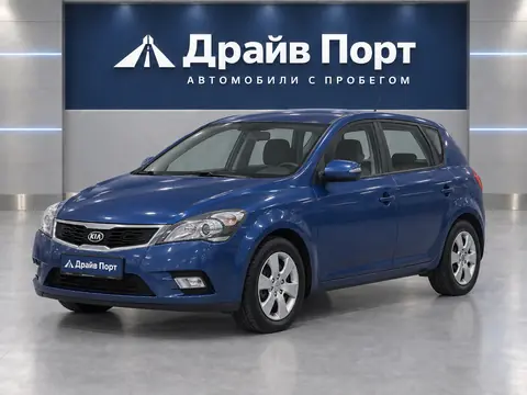 Kia Cee'd 2011, вид спереди