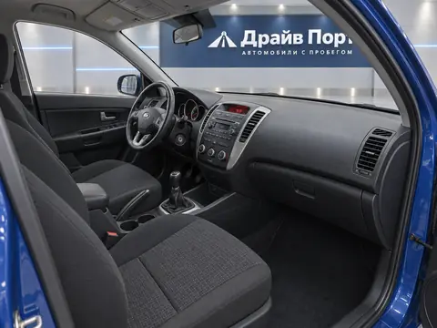 Kia Cee'd 2011, салон