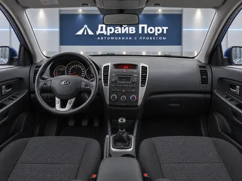 Kia Cee'd 2011, панель приборов