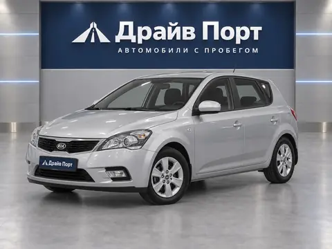 Kia Cee'd 2010, вид спереди