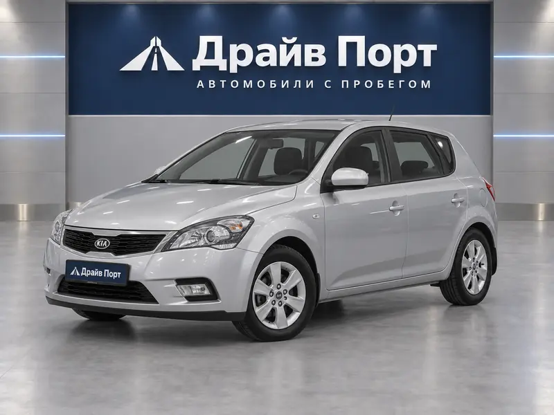 Kia Cee'd 2010 — с пробегом, хэтчбек, серебристый, вид спереди