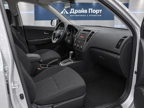 Kia Cee'd 2010, салон