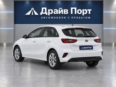 Kia Cee'd 2020, вид сзади