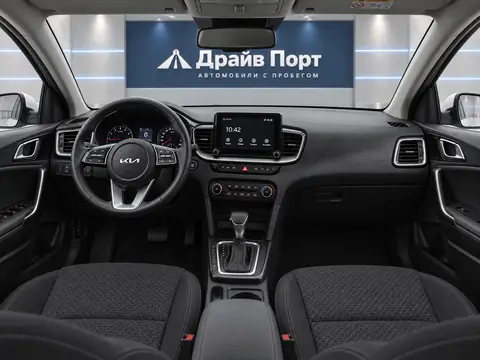 Kia Cee'd 2020, панель приборов