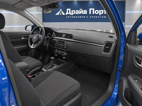 Kia Rio 2017, салон