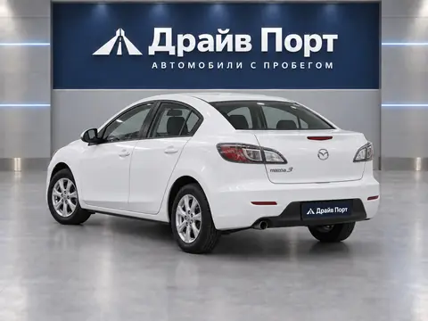 Mazda 3 2012, вид сзади
