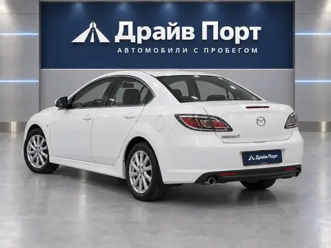 Mazda 6 2010, вид сзади