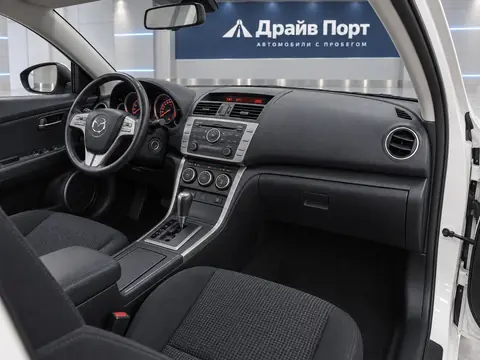 Mazda 6 2010, салон