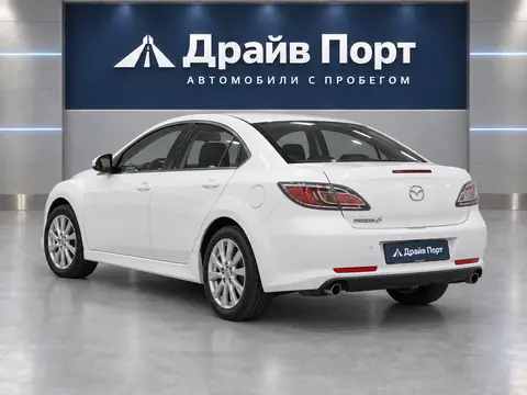Mazda 6 2010, вид сзади