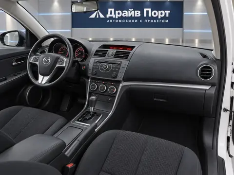 Mazda 6 2010, салон