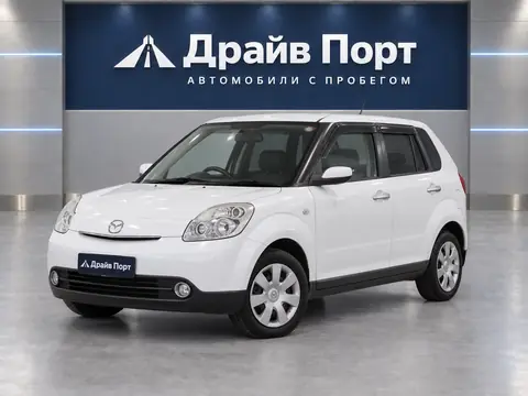 Mazda Verisa 2004, вид спереди