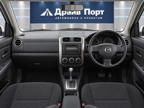 Mazda Verisa 2004, панель приборов