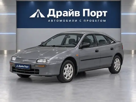 Mazda 323F 1995, вид спереди
