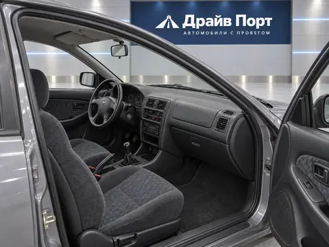 Mazda 323F 1995, салон