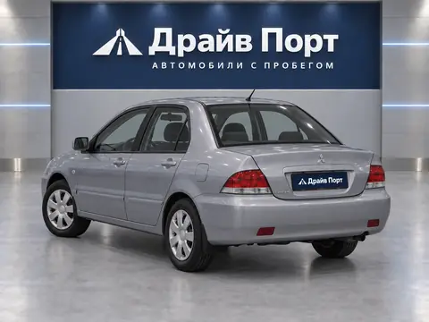 Mitsubishi Lancer 2004, вид сзади