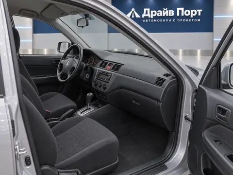 Mitsubishi Lancer 2004, салон