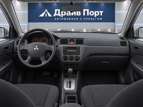 Mitsubishi Lancer 2004, панель приборов
